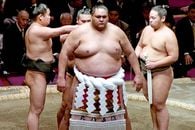 A murit Akebono, primul campion de sumo născut în afara Japoniei