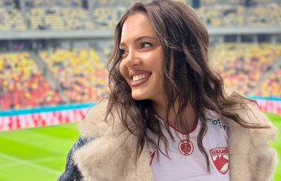 „M-a luat cu călduri! Ce-mi faci!” » „Cea mai frumoasă dinamovistă” are o poziție-cheie în club: „Dacă știu primul «11»? Hai să vedem!”. Ce spune că nu va face „niciodată” la Dinamo