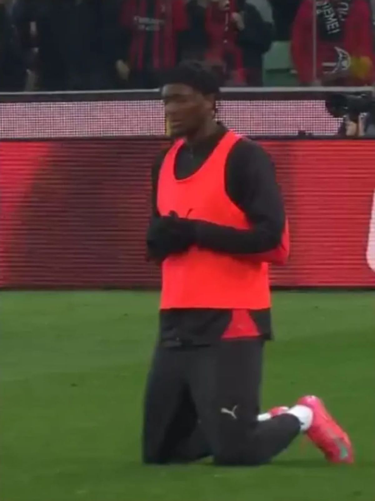 Mike Maignan s-a ciocnit violent cu un coechipier în Udinese - AC Milan » Scene copleșitoare: Abraham se ruga în genunchi! Portarul e conștient