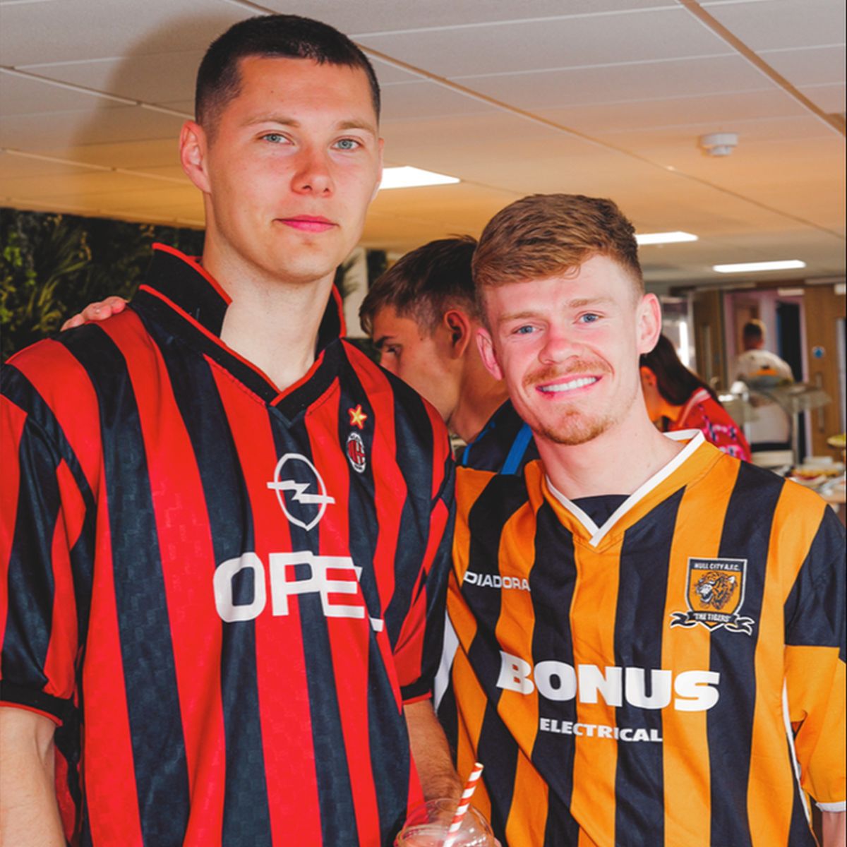 „Parada modei” în Premier League » Au îmbrăcat tricouri celebre cu un scop caritabil: „De aici ne-a venit ideea”