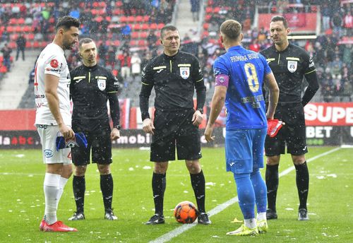 Dragoș Albu, cu numărul 8 / FOTO: Facebook @Gloria Buzău