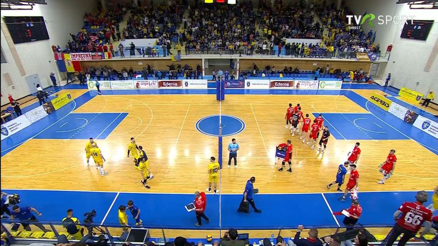 Sala din Brașov a fost aproape plină / FOTO: Captură @TVR Sport Dinamo București, CAMPIOANA României la volei masculin, după trei decenii de la ultimul titlu! Sală plină la Brașov