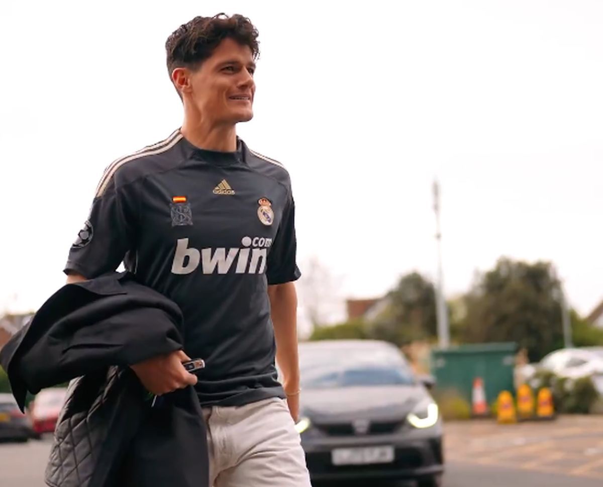 „Parada modei” în Premier League » Au îmbrăcat tricouri celebre cu un scop caritabil: „De aici ne-a venit ideea”