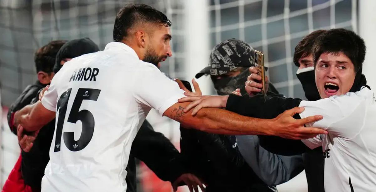 Incidente grave la meciul Colo Colo - Fortaleza de la Santiago de Chile, soldate cu cel puțin doi morți