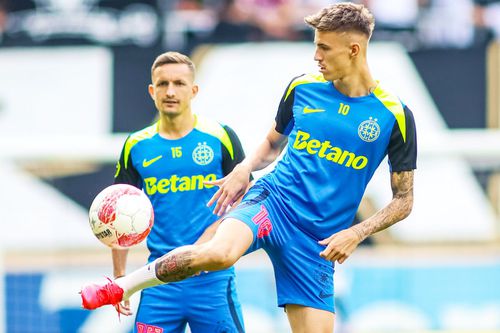 Marius Ștefănescu, în spate // foto: Imago