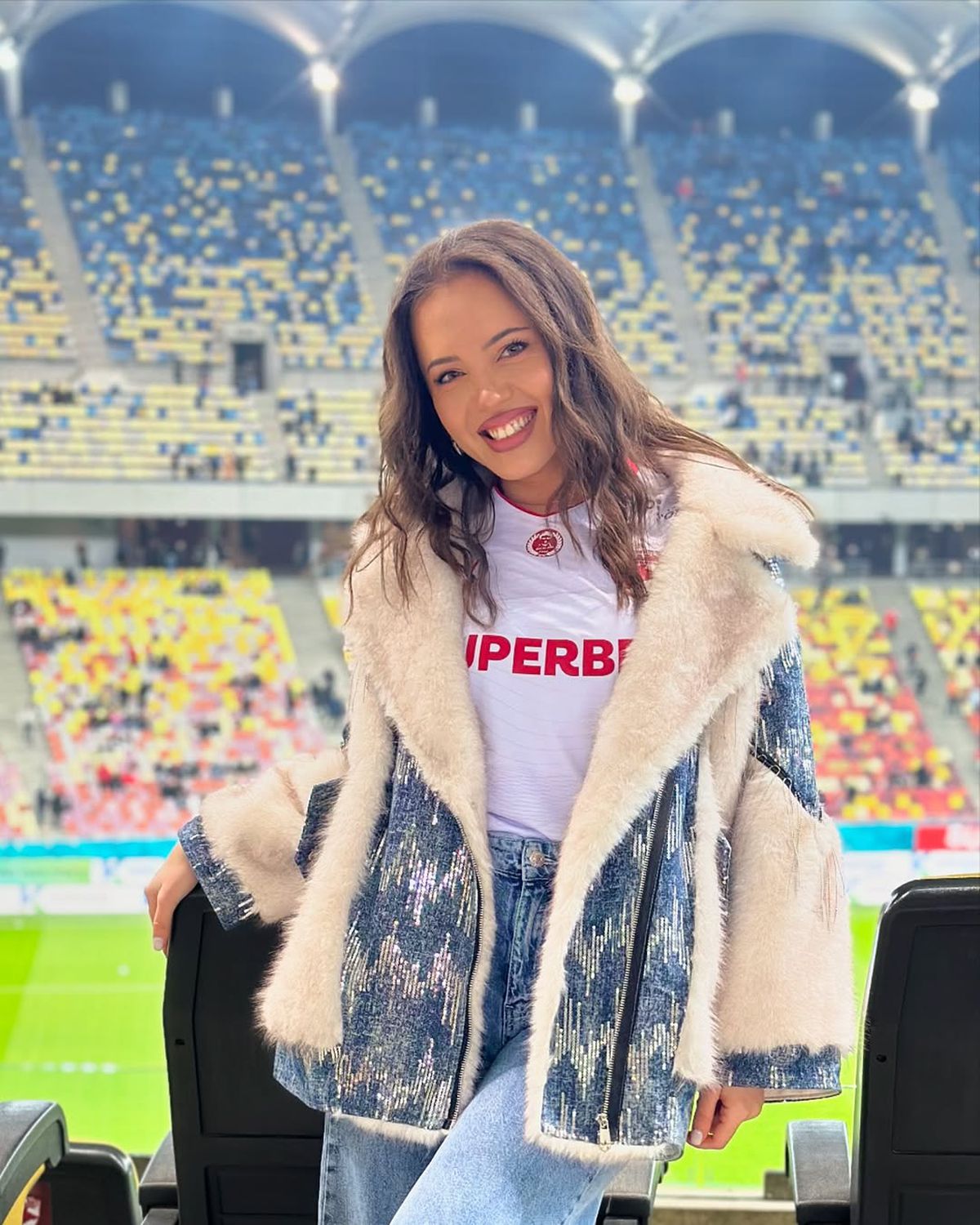 „M-a luat cu călduri! Ce-mi faci!” » „Cea mai frumoasă dinamovistă” are o poziție-cheie în club: „Dacă știu primul «11»? Hai să vedem!”. Ce spune că nu va face „niciodată” la Dinamo