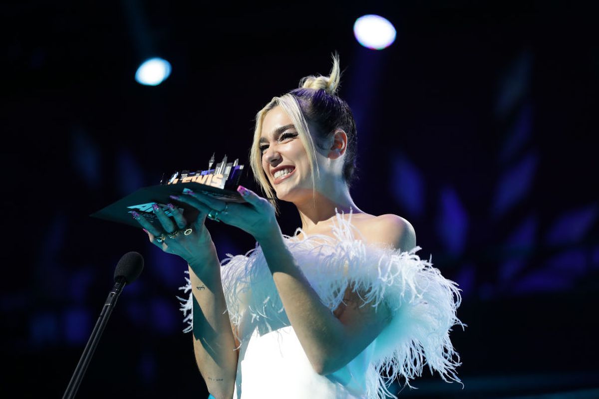 Dua Lipa a venit deghizată la Arsenal - Real Madrid, dar la final s-a dat de gol! A fost surprinsă cu un fotbalist în zona vestiarelor