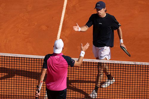 Australianul Alex De Minaur (10 ATP) l-a învins pe bulgarul Grigor Dimitrov (18 ATP), scor 6-0, 6-0, în sferturile de finală de la Monte Carlo. Doar 45 de minute a durat meciul.