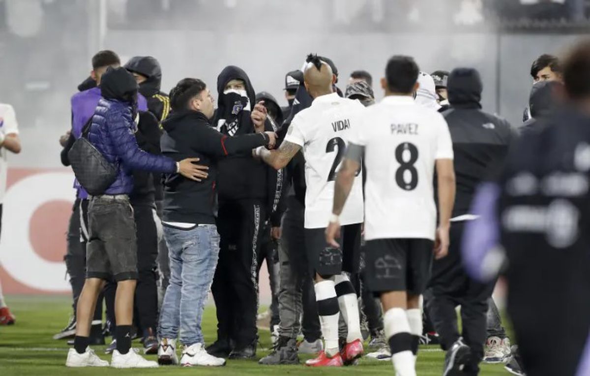 Incidente grave la meciul Colo Colo - Fortaleza de la Santiago de Chile, soldate cu cel puțin doi morți