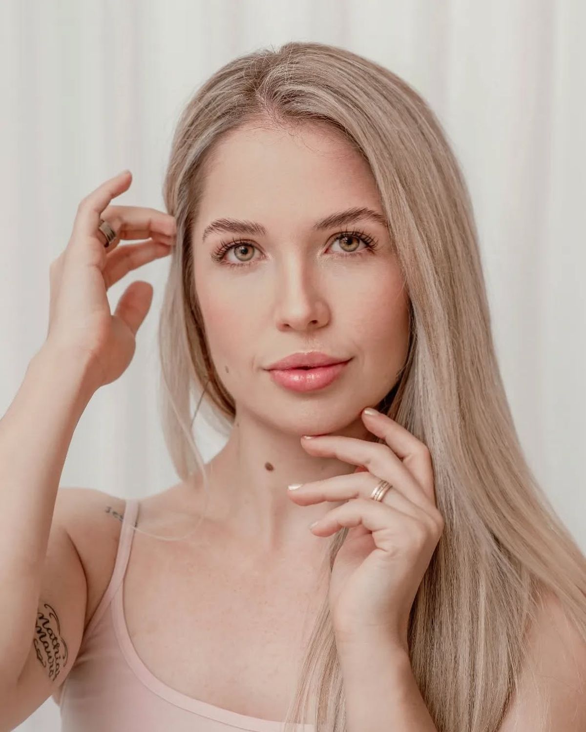 „Am înregistrări video în care mă obligă să ling plăci de faianță!” » Presupusa amantă a lui Payet lansează acuzații șocante