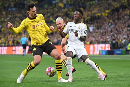 Mats Hummels (în duel cu Vinicius Junior) a pierdut finala Champions League 2024 cu Borussia Dortmund (0-2 contra lui Real Madrid) / Foto: Imago