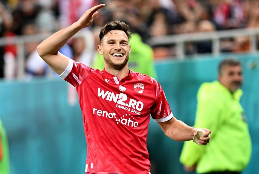 Pe cine „dă afară” Dennis Politic de la FCSB: 3 fotbaliști sacrificați?!