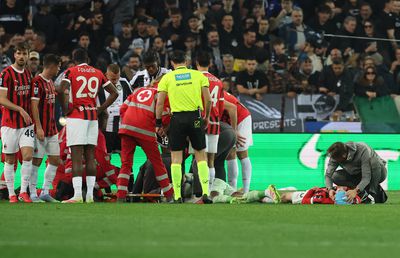 Mike Maignan s-a ciocnit violent cu un coechipier în Udinese - AC Milan » Scene copleșitoare: Abraham se ruga în genunchi! Portarul e conștient