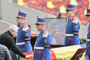 Reacția turcilor după imaginile apărute cu Marius Șumudică la catafalcul lui Mircea Lucescu: „Așa ceva n-ați mai văzut!”