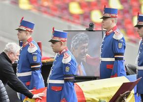 „Așa ceva n-ați mai văzut!” » Turcii, uluiți după ce l-au observat pe Șumudică la priveghiul lui Mircea Lucescu