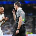 Kylian Mbappe a riscat un cartonaș roșu, după ce a solicitat un penalty. Arbitrul avea să-i arate unul galben / Foto: Getty Images
