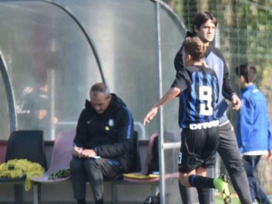 Fotografia cu Pio Esposito și Cristi Chivu / Foto: Corriere della sera „Pariul” lui Cristi Chivu la Inter a dezvăluit relația pe care o are cu antrenorul român: „Fotografia asta arată totul”