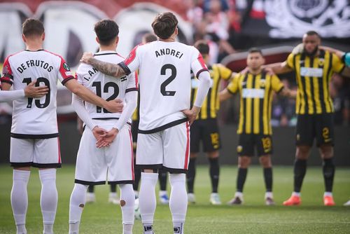 Andrei Rațiu, la minutul de reculegere în memoria lui Mircea Lucescu/ foto Instagram @andreiflorin10