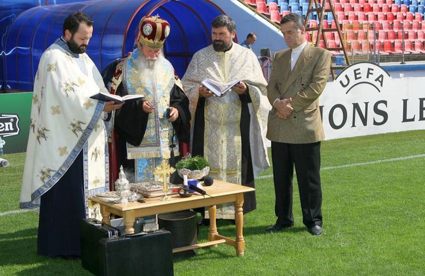 Gigi Becali chema constant preoții la Stadionul Ghencea