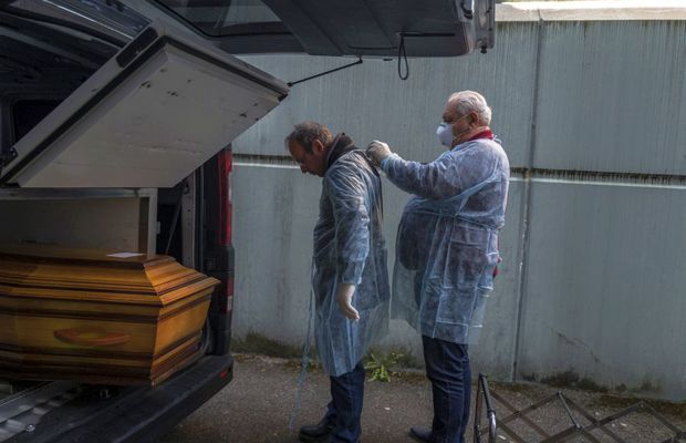 COVID-19. Institutul Național de Statistică: mai puține decese în România în martie 2020 decât în martie 2019