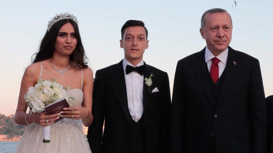 Amine Gulse, Mesut Ozil și Recep Tayyip Erdogan, la nunta fotbalistului din 2019 Zverev, Salah, Neymar și cultura „anulării” oamenilor