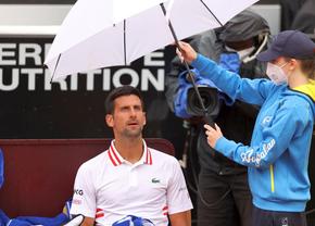Novak Djokovic, criză de nervi la Roma: „Cât mai vrei să jucăm? Te-am întrebat de 3 ori!”