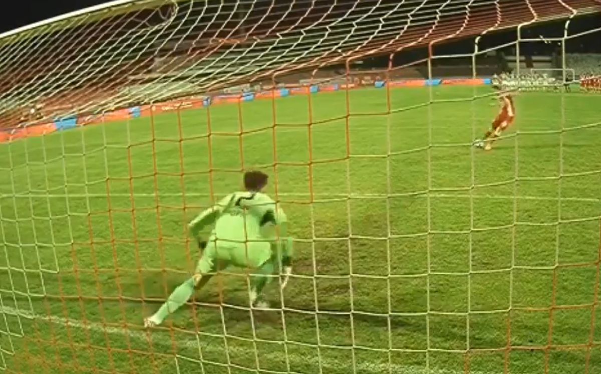 Aici s-a jucat totul! Moment crucial la penalty-uri: Mihaiu a ratat de două ori » De ce s-a repetat lovitura