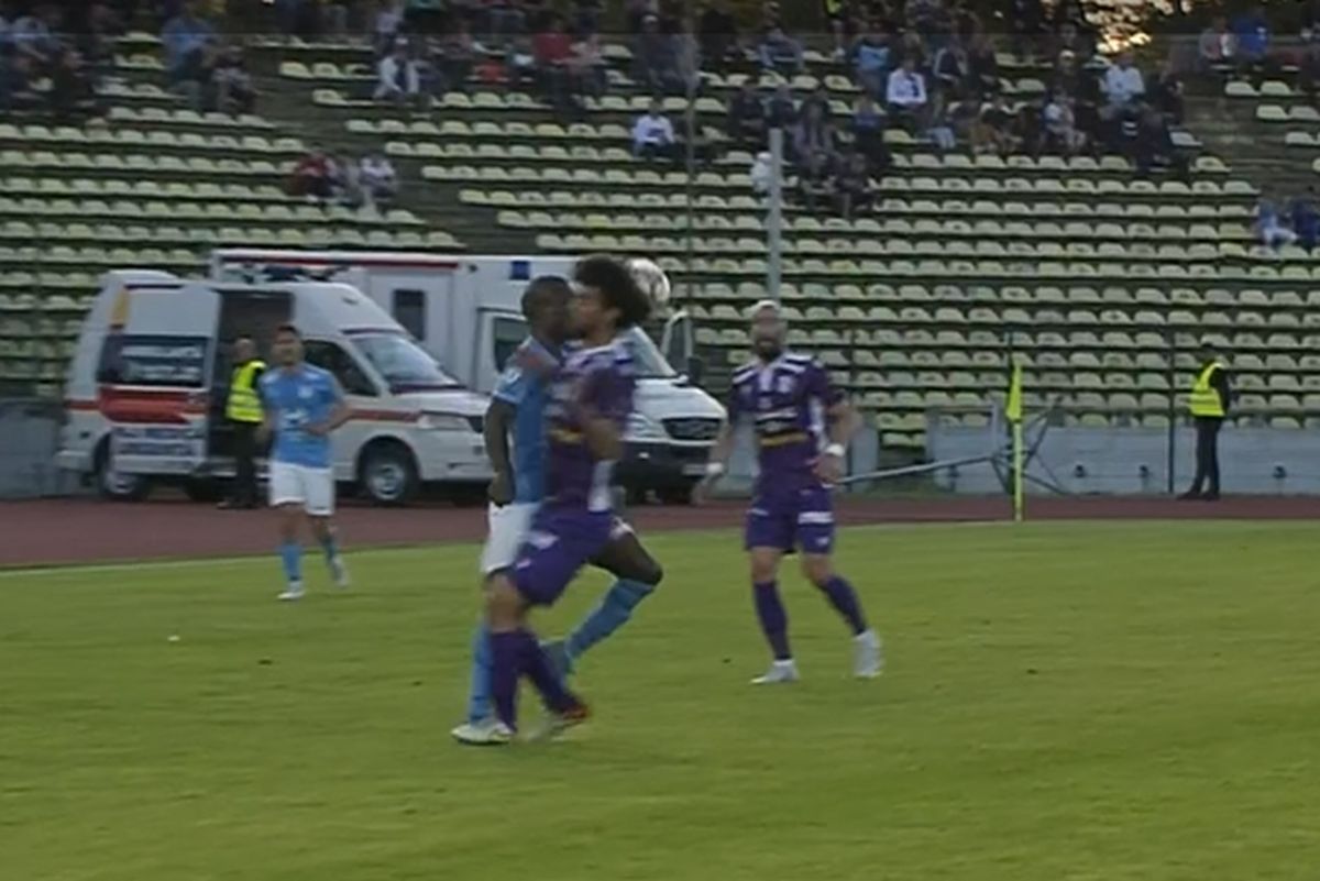 Panică la Pitești » Ambele ambulanțe au intrat pe gazon, după ciocnirea violentă dintre Miguel și Lopes