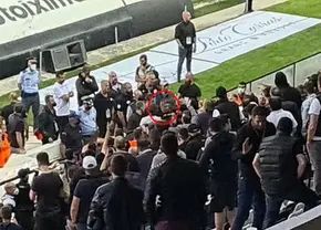 Răzvan Lucescu, în mijlocul ultrașilor lui PAOK, după eșecul cu rivala Aris » De unde a pornit scandalul: „Nu accept să îmi înjure familia”