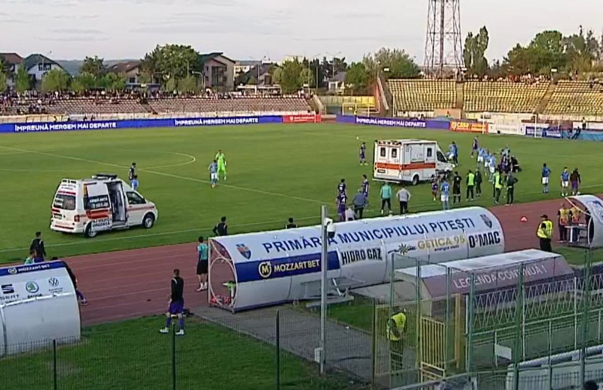 Panică la Pitești » Ambele ambulanțe au intrat pe gazon, după ciocnirea violentă dintre Miguel și Lopes
