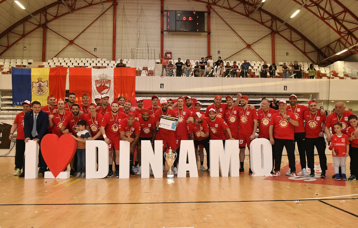 Dinamo a sărbătorit titlul cu o victorie clară în fața rivalei Steaua