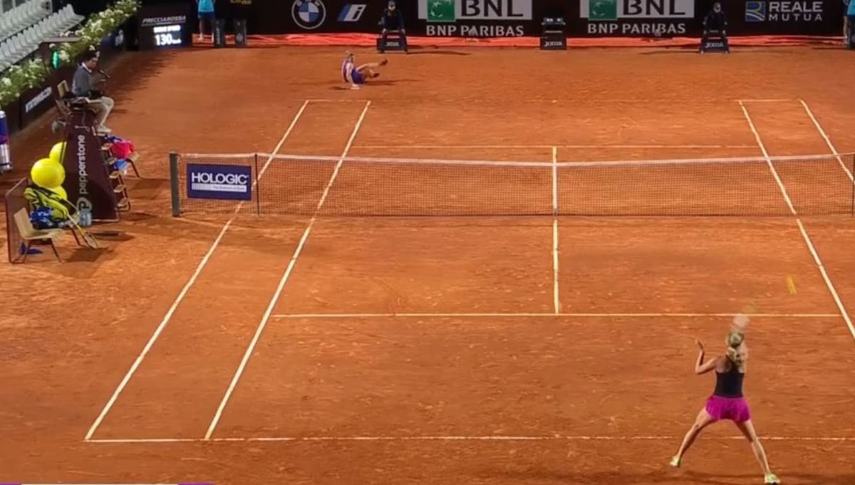 Simona Halep, sperietură în meciul cu Danielle Collins » Căzătura care a amuțit întreaga audiență