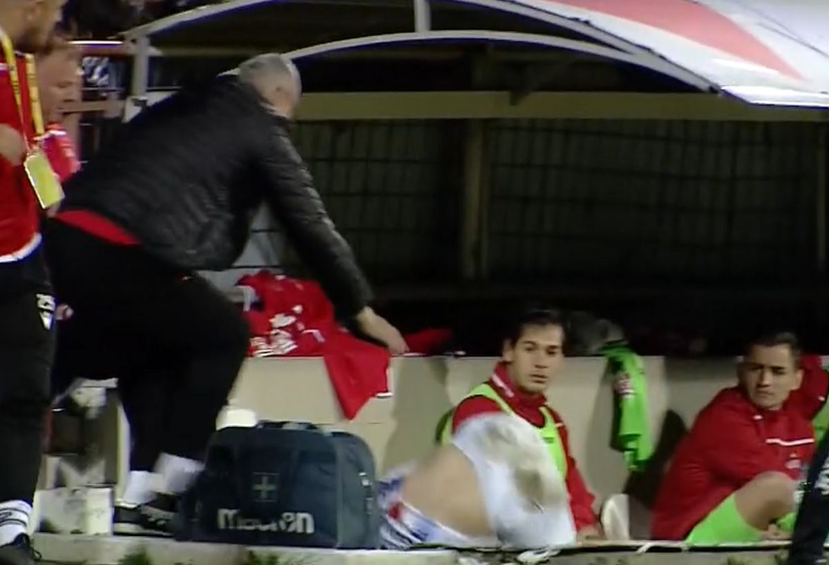 Aproape de o tragedie în timpul meciului de la Galați: „Nu! Nu se poate așa ceva! Ce caută acea bordură acolo?”