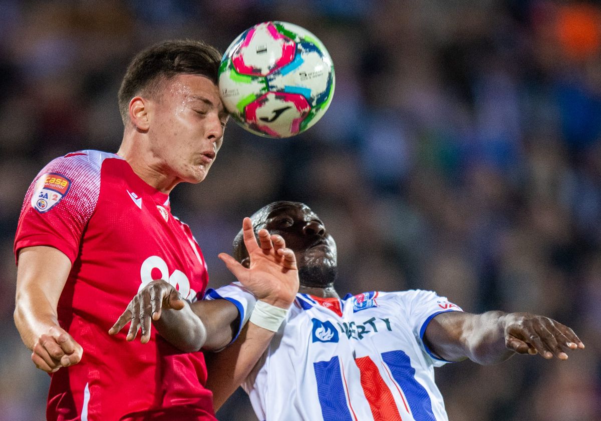 Incidente la Oțelul - Dinamo: ultrași puși la pământ de jandarmi » Imaginile ratate de camerele TV