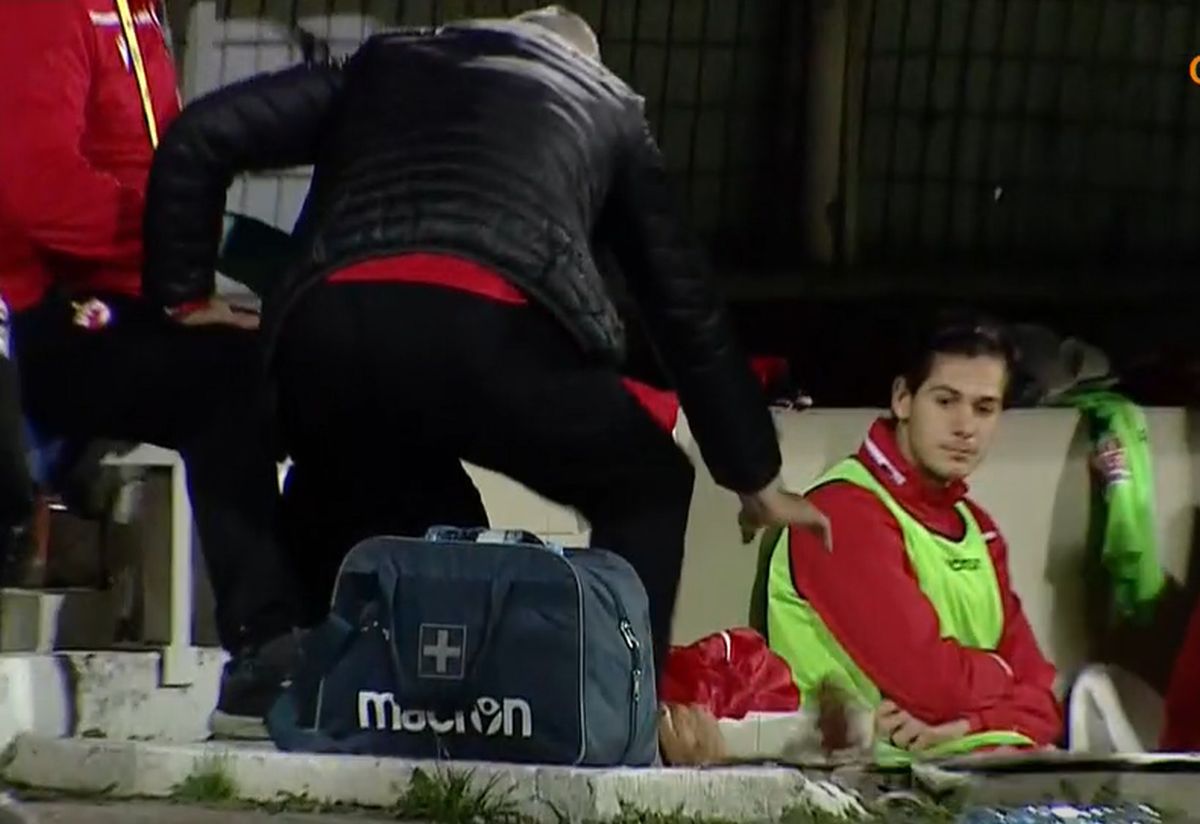 Aproape de o tragedie în timpul meciului de la Galați: „Nu! Nu se poate așa ceva! Ce caută acea bordură acolo?”