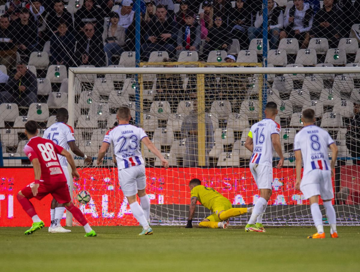 „Revelionul” de la Galați a ținut doar 5 minute » Sărbătoarea din startul meciului a fost stricată de Dinamo