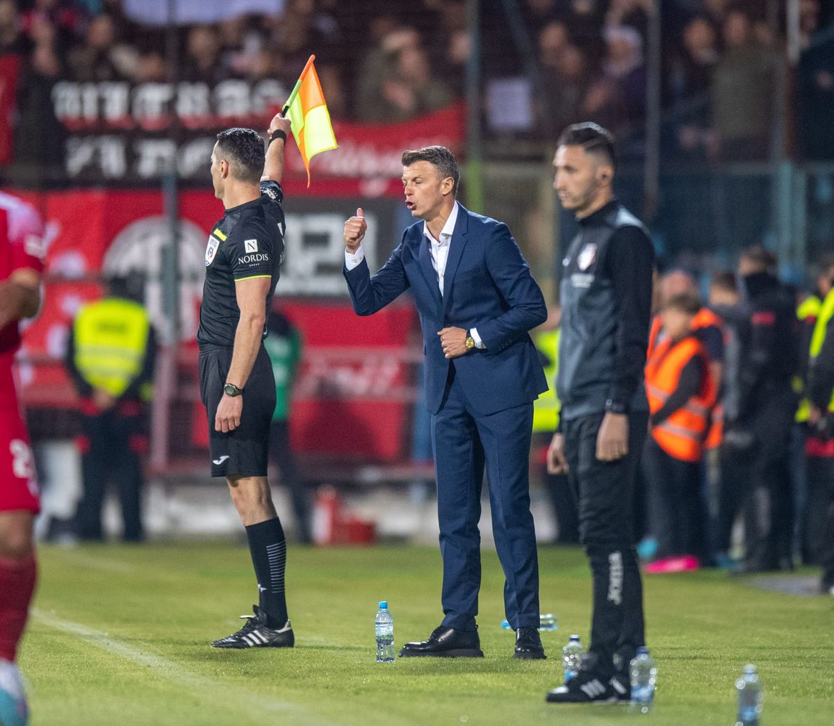 „Revelionul” de la Galați a ținut doar 5 minute » Sărbătoarea din startul meciului a fost stricată de Dinamo