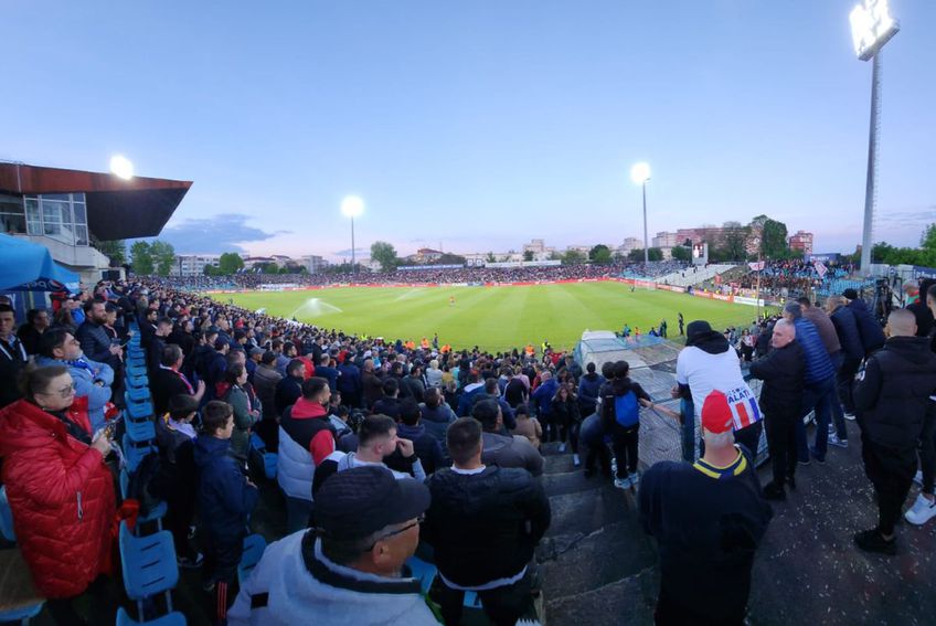 Cei peste 12.000 de spectatori prezenți la meciul dintre Oțelul Galați și Dinamo, din play-off-ul ligii secunde, au ascultat un anunț inedit al crainicului arenei.