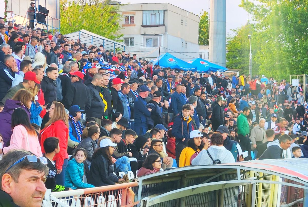 „Revelionul” de la Galați a ținut doar 5 minute » Sărbătoarea din startul meciului a fost stricată de Dinamo