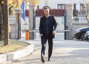 „Rețeaua Albanezu”. Dezvăluirile făcute de „România, te iubesc” despre prim-vicepreședintele PNL Iulian Dumitrescu au avut dublul audienței celor 5 televiziuni de știri luate împreună, dar politicienii din toate partidele se fac că nu există