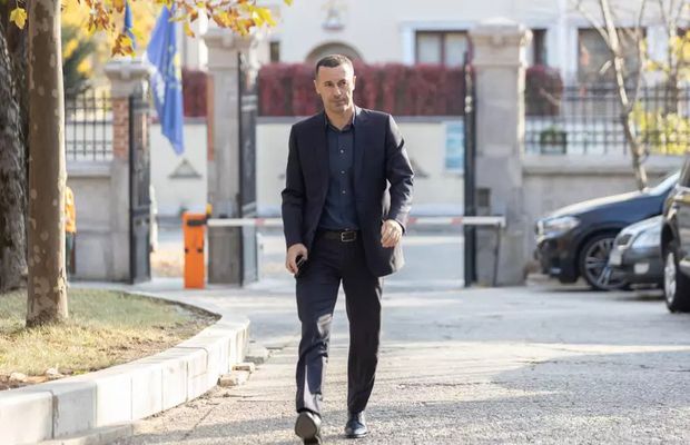 „Rețeaua Albanezu”. Dezvăluirile făcute de „România, te iubesc” despre prim-vicepreședintele PNL Iulian Dumitrescu au avut dublul audienței celor 5 televiziuni de știri luate împreună, dar politicienii din toate partidele se fac că nu există
