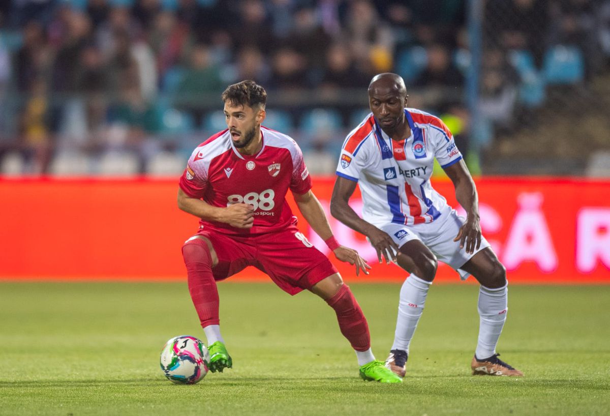 Incidente la Oțelul - Dinamo: ultrași puși la pământ de jandarmi » Imaginile ratate de camerele TV