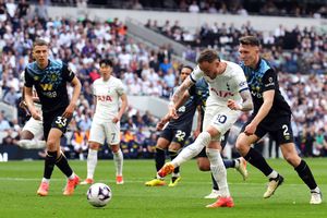 Tottenham - Burnley, în etapa #37 din Premier League » Londonezii au întors scorul cu Radu Drăgușin pe teren și au trimis-o pe Burnley înapoi în Championship