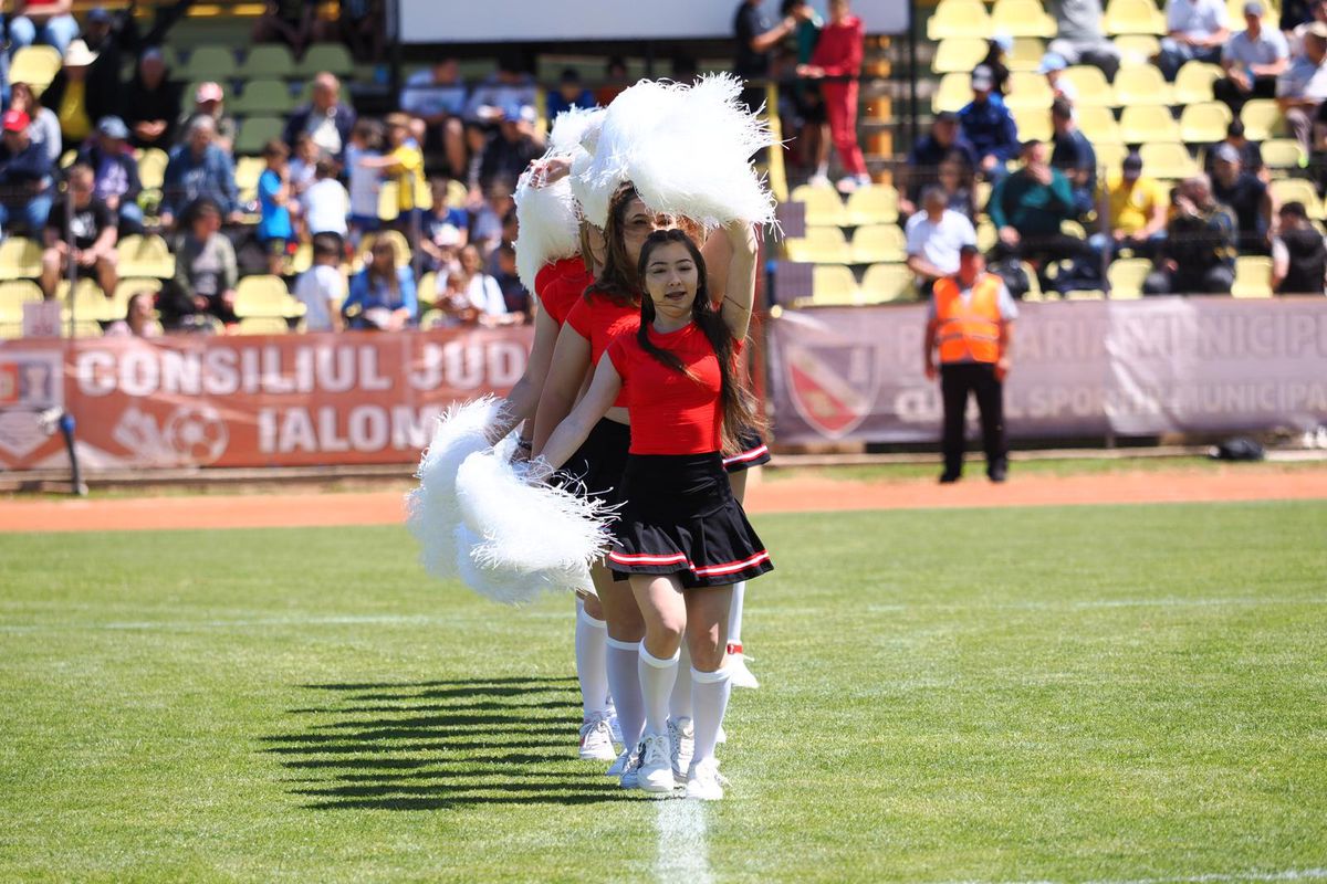 Unirea Slobozia - Șelimbăr. Majoretele au făcut spectacol la pauză