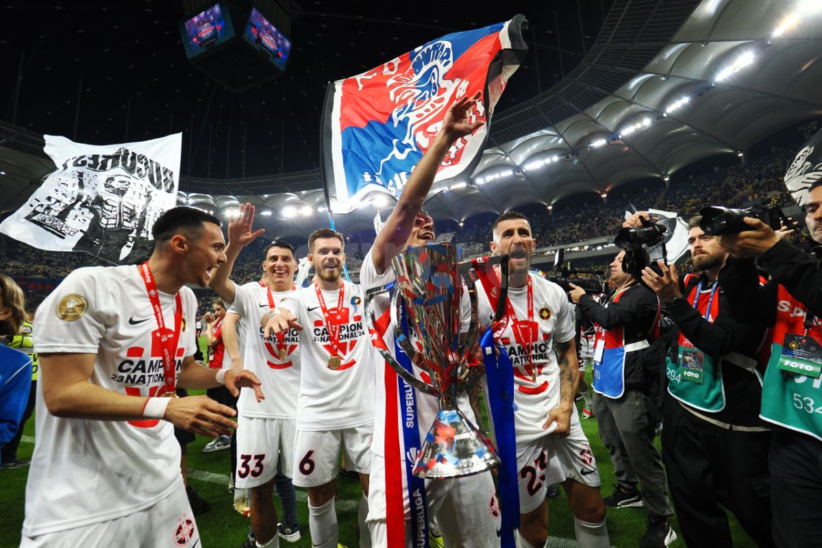 FCSB, sărbătoare de titlu » Ilie Năstase, în haină militară, a participat la festivitatea de premiere!