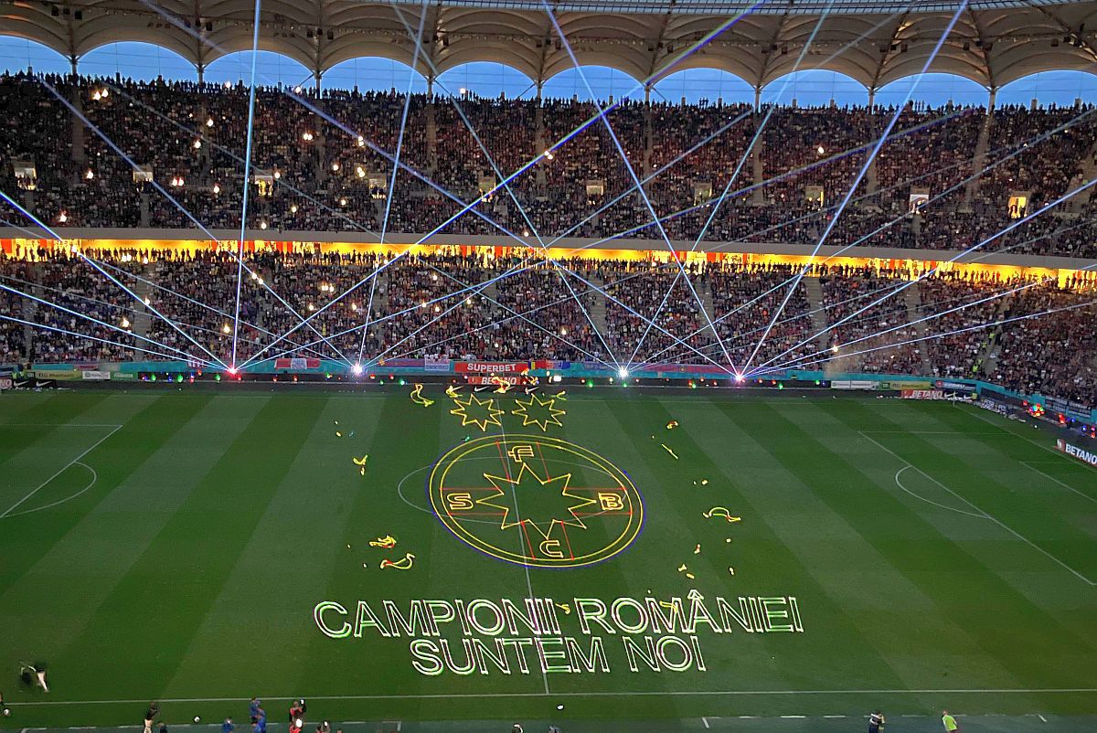 Joc spectaculos de lumini la pauza FCSB - CFR Cluj