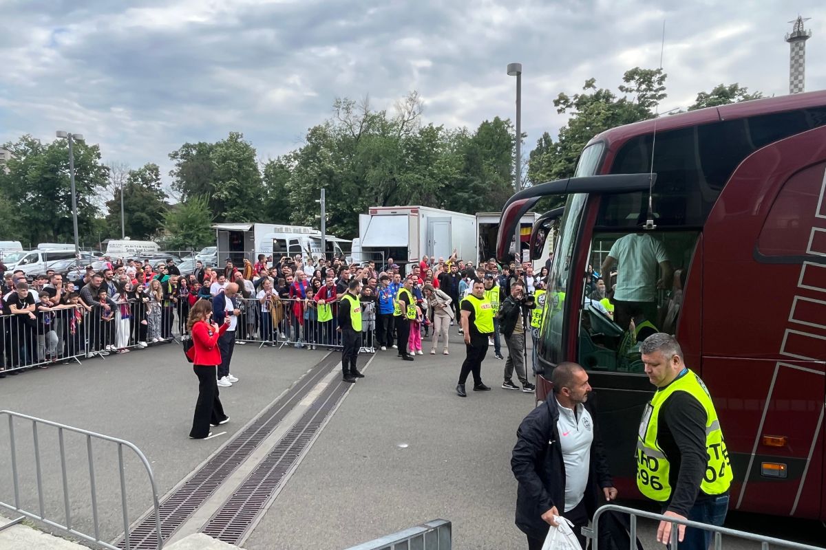 Sosire autocare înainte de FCSB - CFR Cluj