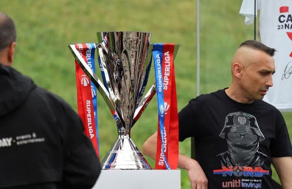 Cum arată trofeul pe care-l va primi FCSB » Fanii stau la coadă pentru a se fotografia cu el, la Arena Națională