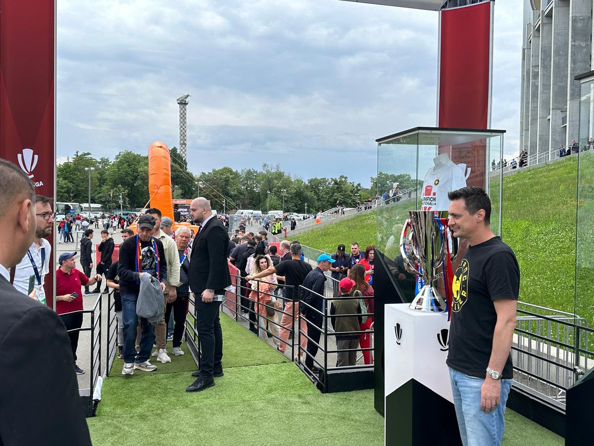 Trofeul de campioană al FCSB