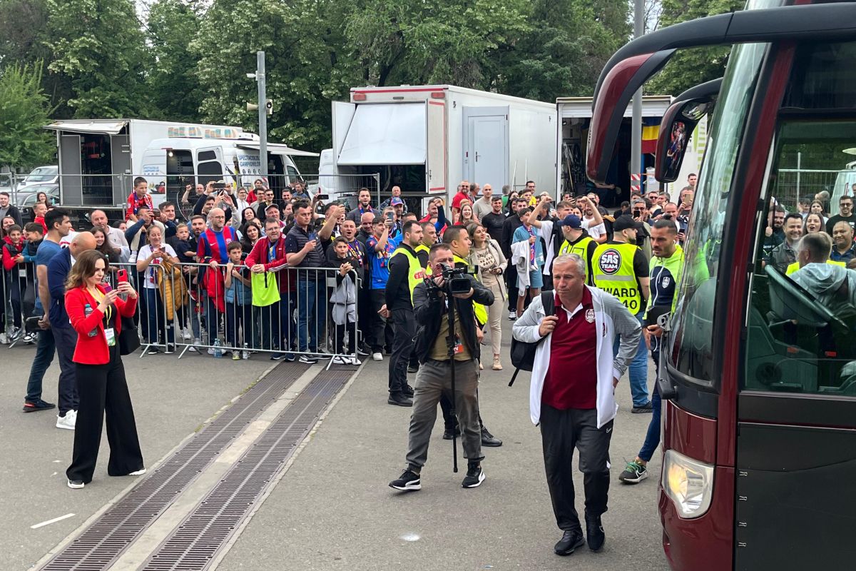 Sosire autocare înainte de FCSB - CFR Cluj